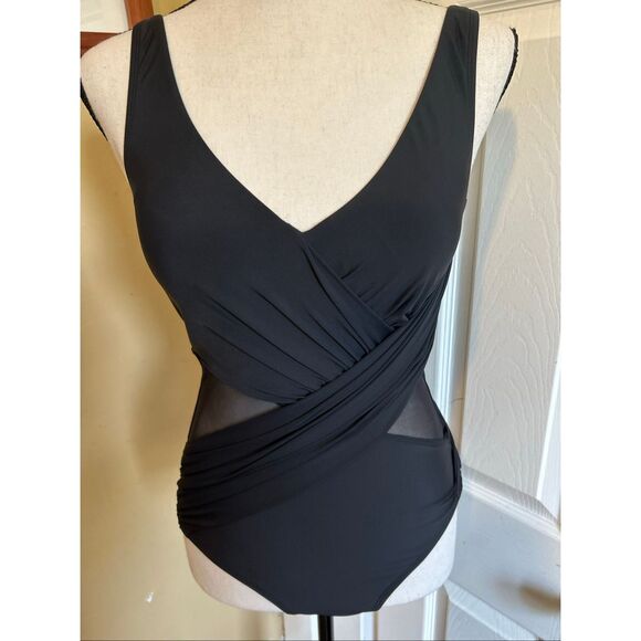 Cupshe Tummy Contouring Swimsuit Size Small - Picture 2 of 5